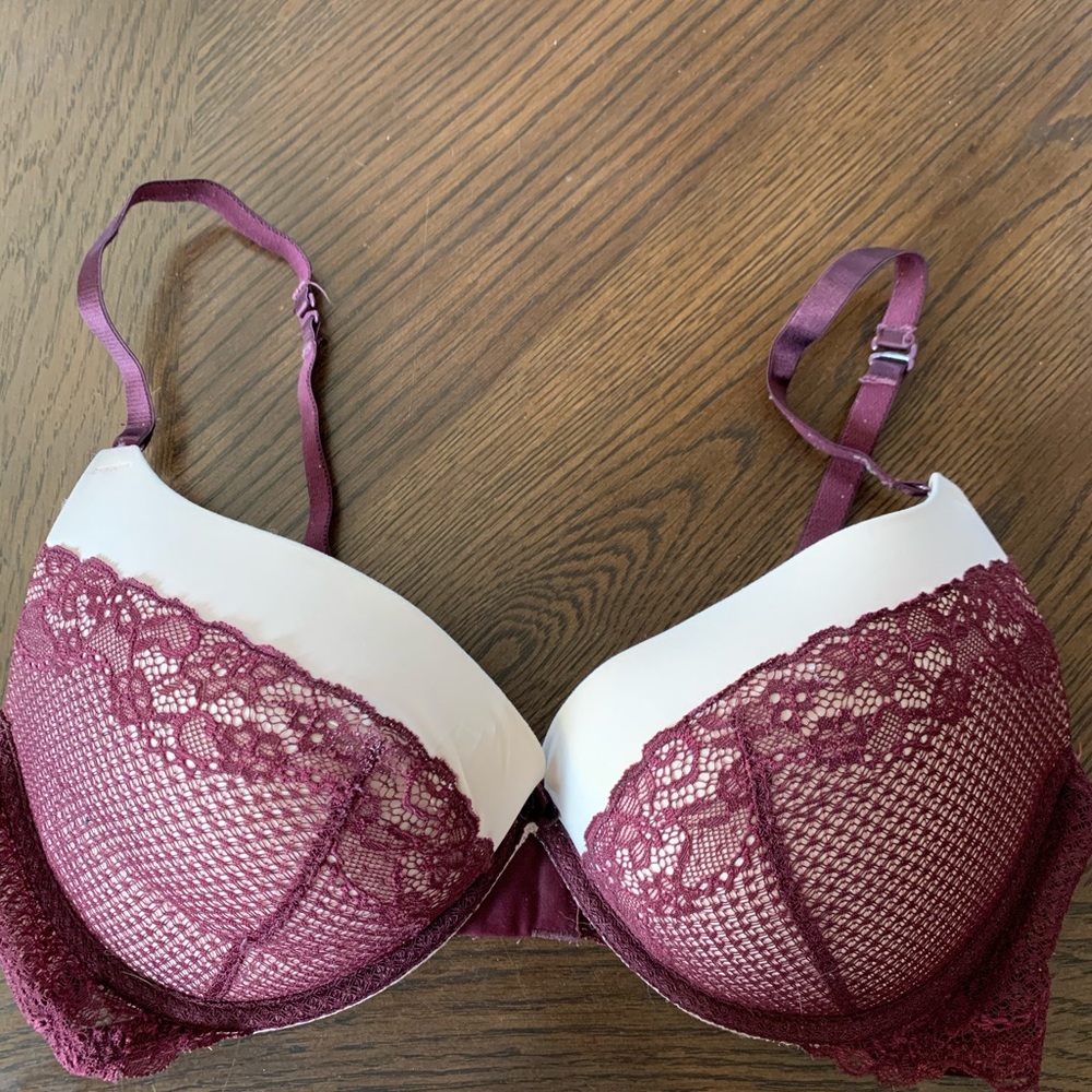 Emma lifts 1 cup size,slots to add additional pad